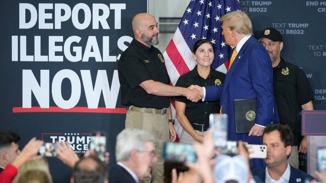 Mia Farrow On Trump: Imprisonment Necessary After Venezuelan Deportation Actions Mia Farrow On Trump: Imprisonment Necessary After Venezuelan Deportation Actions