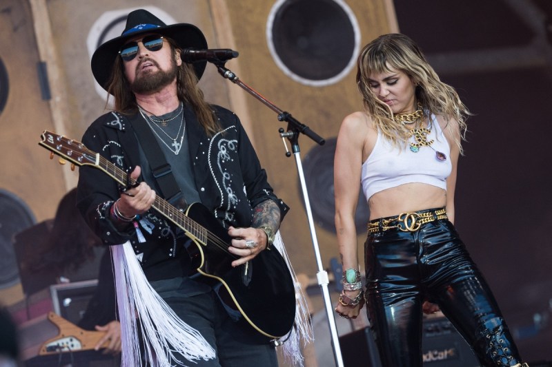 Miley Cyrus Distances Herself From Billy Ray Amid Family Drama