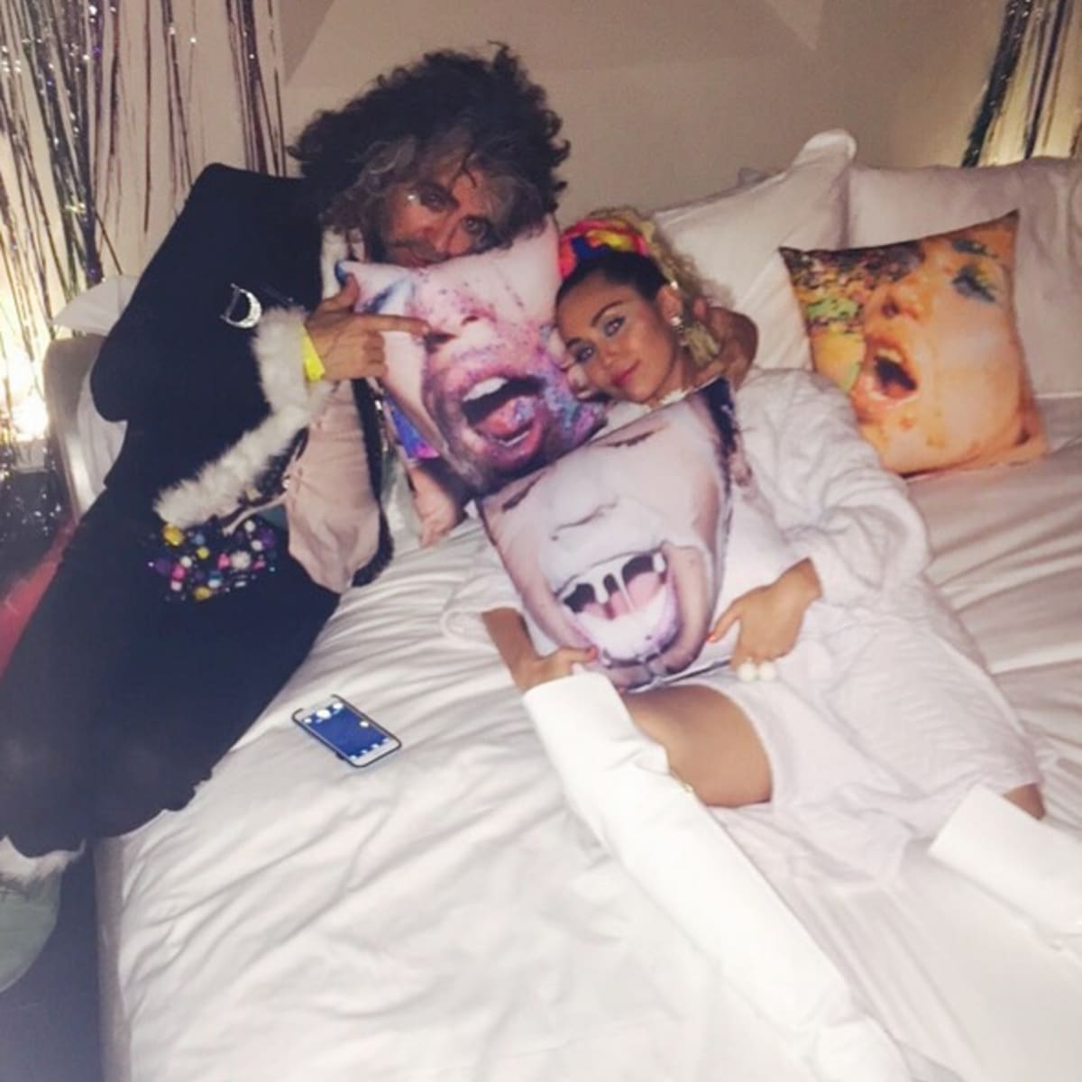 Miley Cyrus On Her Father: A Narcissist's Daughter's Complex Love Miley Cyrus On Her Father: A Narcissist's Daughter's Complex Love