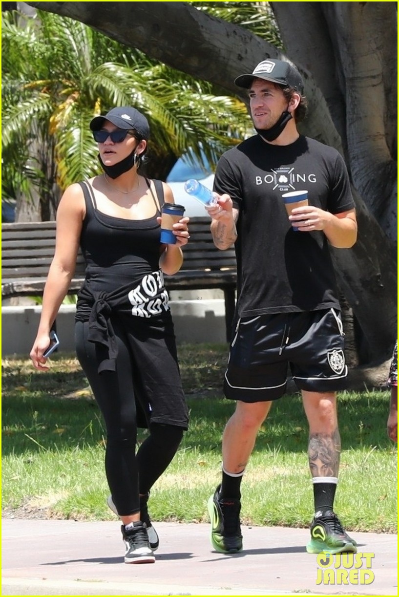MobLand Premiere: Pregnant Cassie And Husband Alex Fine Make A Statement MobLand Premiere: Pregnant Cassie And Husband Alex Fine Make A Statement