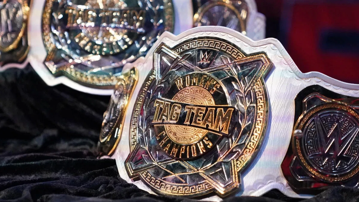 Monday Night RAW Crowns New Women's Tag Team Champions Monday Night RAW Crowns New Women's Tag Team Champions