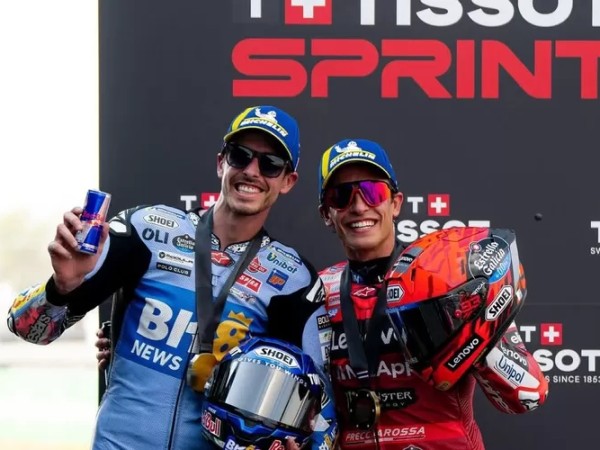 MotoGP Inggris FP1: Marquez Dominasi, Insiden Motor Mogok Guncang Sirkuit MotoGP Inggris FP1: Marquez Dominasi, Insiden Motor Mogok Guncang Sirkuit
