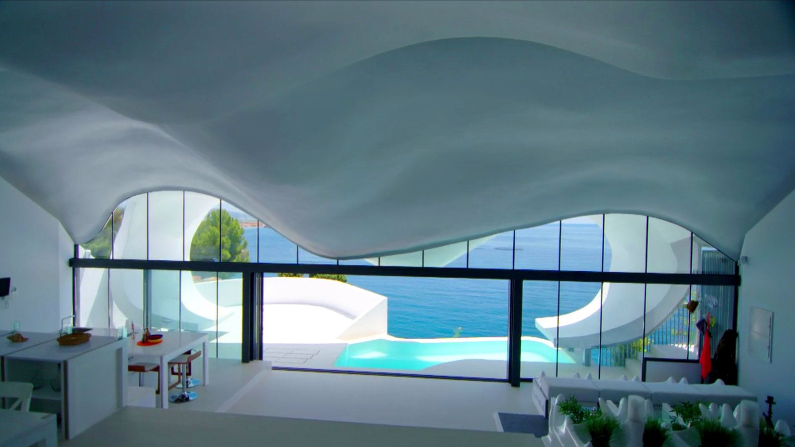 MTV Cribs: A Tour Of Extraordinary Homes And Estates MTV Cribs: A Tour Of Extraordinary Homes And Estates