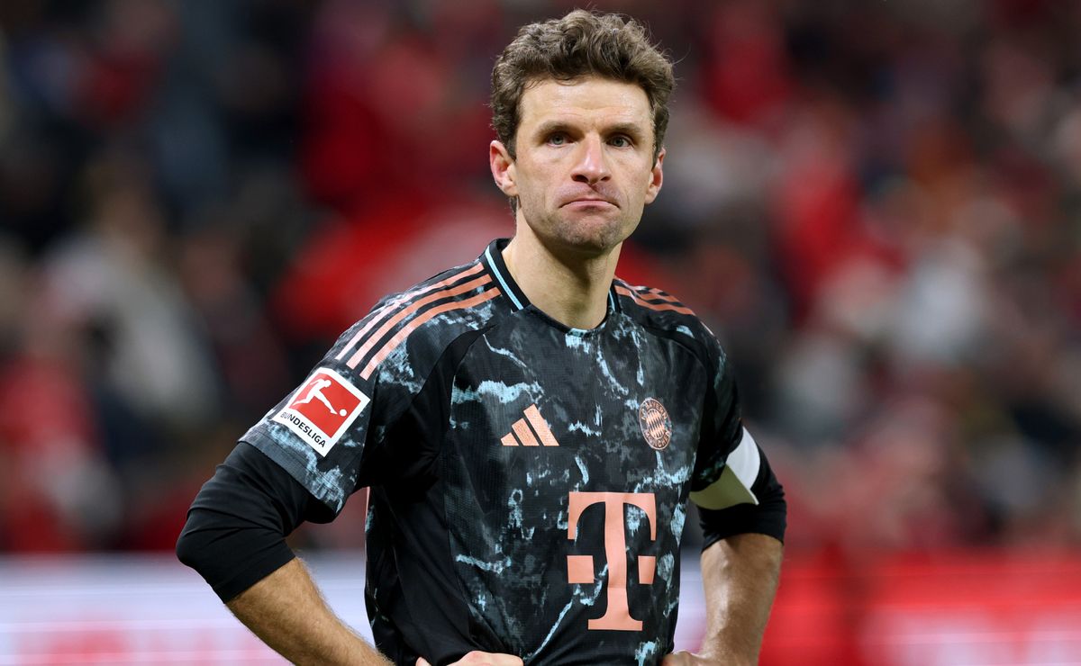 Nemecká Futbalová Legenda Thomas Müller Sa Lúči S Bayernom Mníchov Nemecká Futbalová Legenda Thomas Müller Sa Lúči S Bayernom Mníchov
