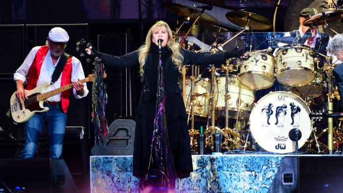 New Fleetwood Mac Album: Chart Predictions And Fan Reactions New Fleetwood Mac Album: Chart Predictions And Fan Reactions