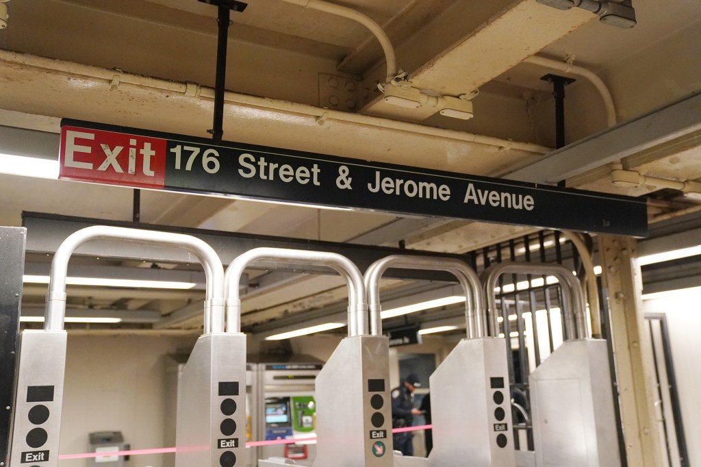 NYC Rush Hour Stabbing Near Brooklyn Bridge-City Hall Subway Station NYC Rush Hour Stabbing Near Brooklyn Bridge-City Hall Subway Station