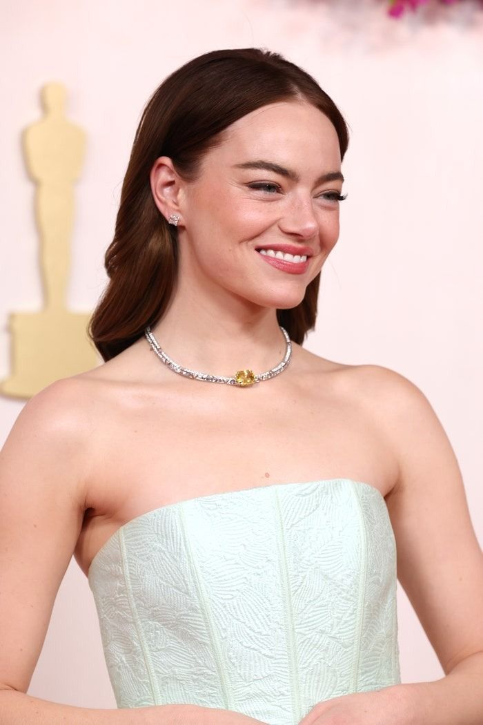 Oscars 2025: Emma Stone's Daring Sequin Louis Vuitton Gown And Retro Pixie Cut Oscars 2025: Emma Stone's Daring Sequin Louis Vuitton Gown And Retro Pixie Cut