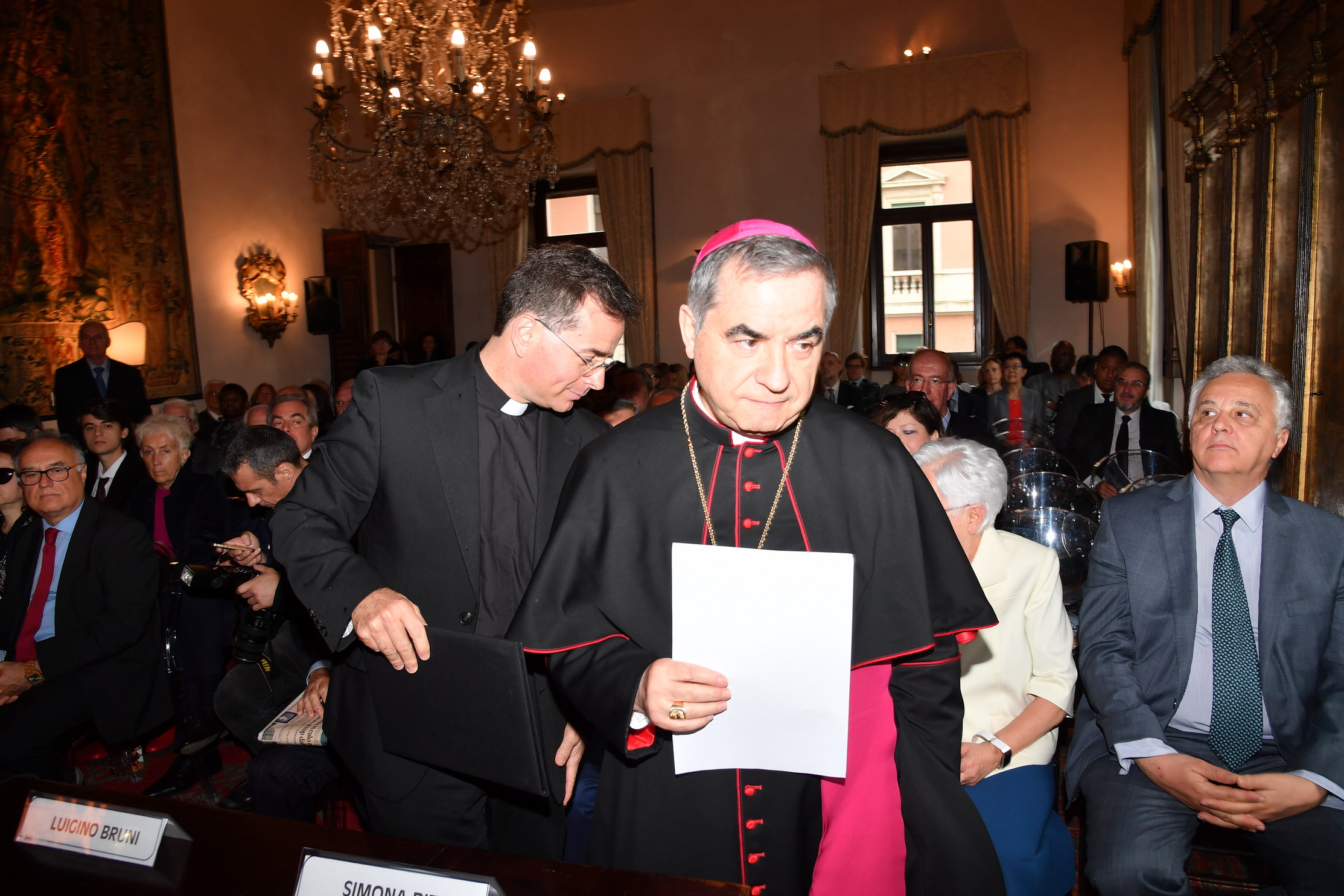 Papa Francesco E Cardinale Becciu: Le Dimissioni Sono Premature? Papa Francesco E Cardinale Becciu: Le Dimissioni Sono Premature?