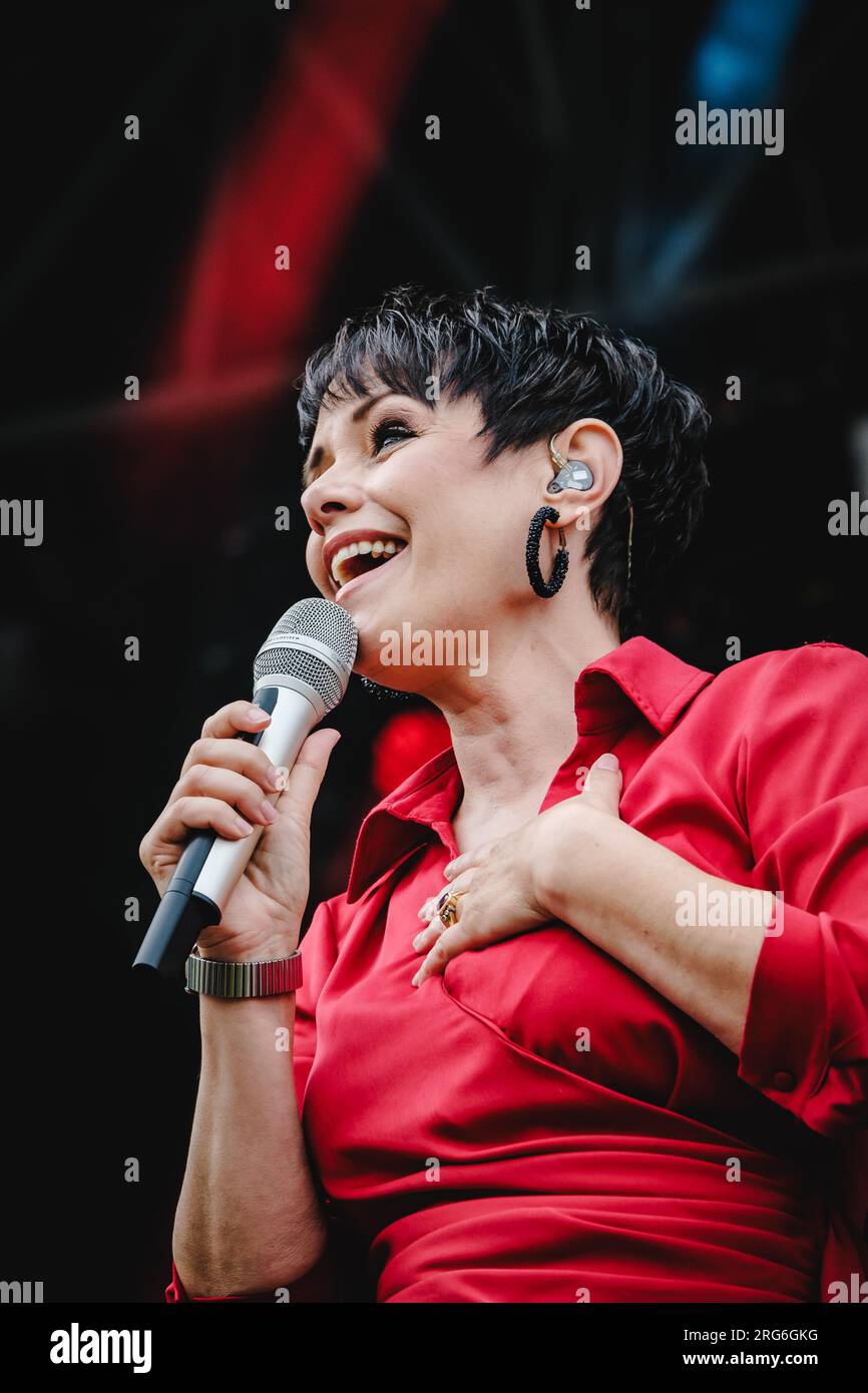 Paris: Prochaine Étape Pour La Chanteuse Suisse Stéphane Paris: Prochaine Étape Pour La Chanteuse Suisse Stéphane