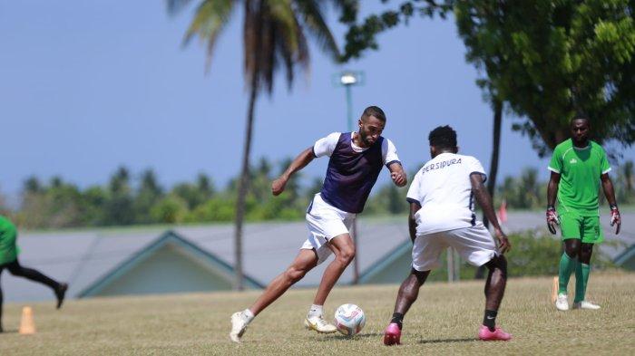 Persipura Butuh Kamu: Seruan Dukungan Dari Kakanwil Papua Persipura Butuh Kamu: Seruan Dukungan Dari Kakanwil Papua