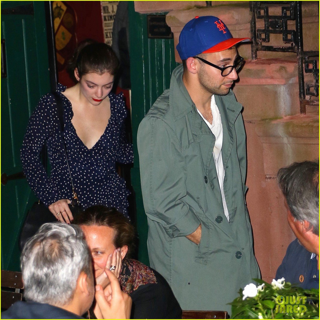 Pop Star Lorde Makes Surprise Guest Appearance At Dedicated Fan Event Pop Star Lorde Makes Surprise Guest Appearance At Dedicated Fan Event