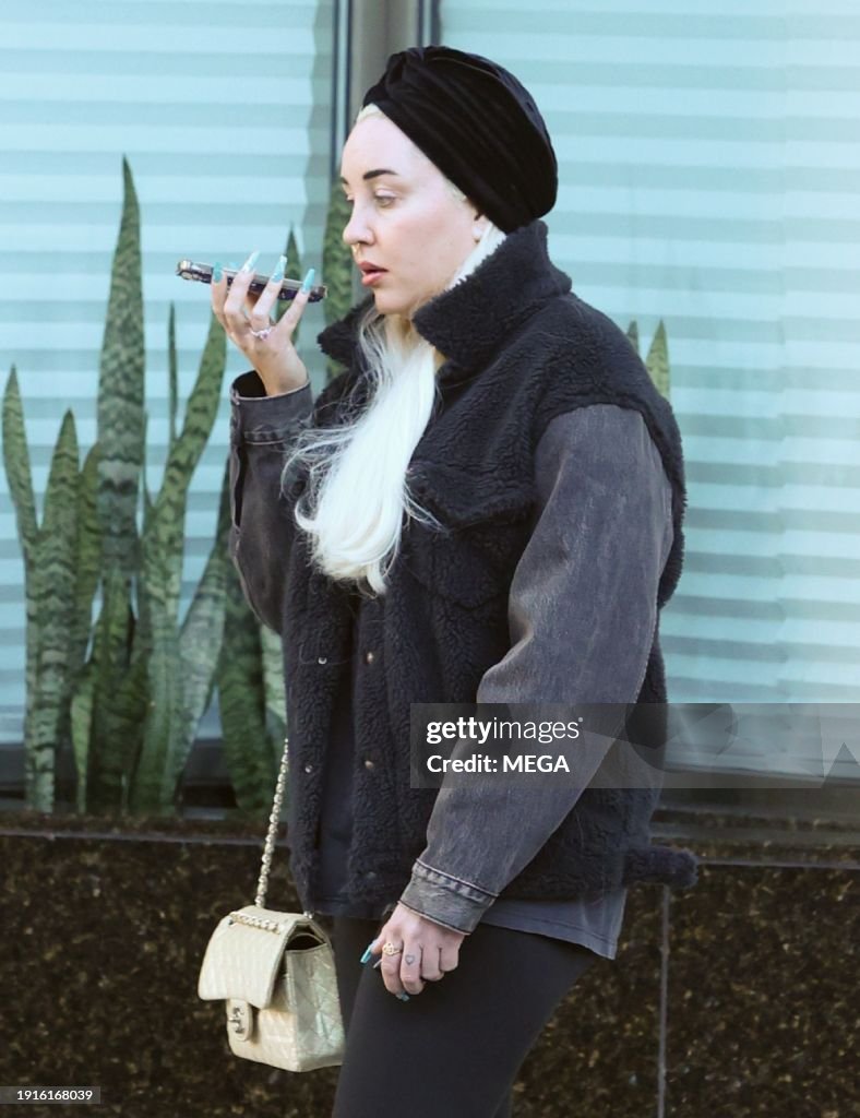 Post-OnlyFans: Amanda Bynes Seen Out With A Friend Post-OnlyFans: Amanda Bynes Seen Out With A Friend