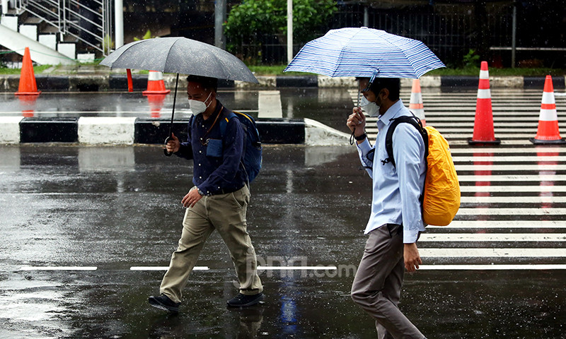 Prakiraan Cuaca Jawa Timur Besok (6/5): Hujan Pagi Dan Malam? Prakiraan Cuaca Jawa Timur Besok (6/5): Hujan Pagi Dan Malam?