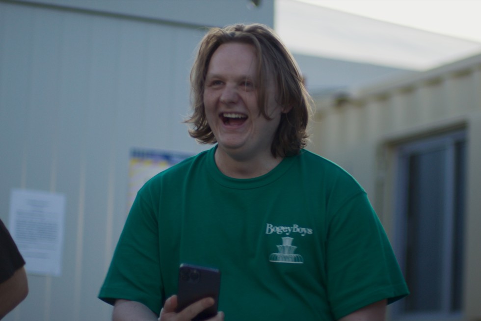 Rare Sighting: Lewis Capaldi Gives Thumbs Up In Public Rare Sighting: Lewis Capaldi Gives Thumbs Up In Public