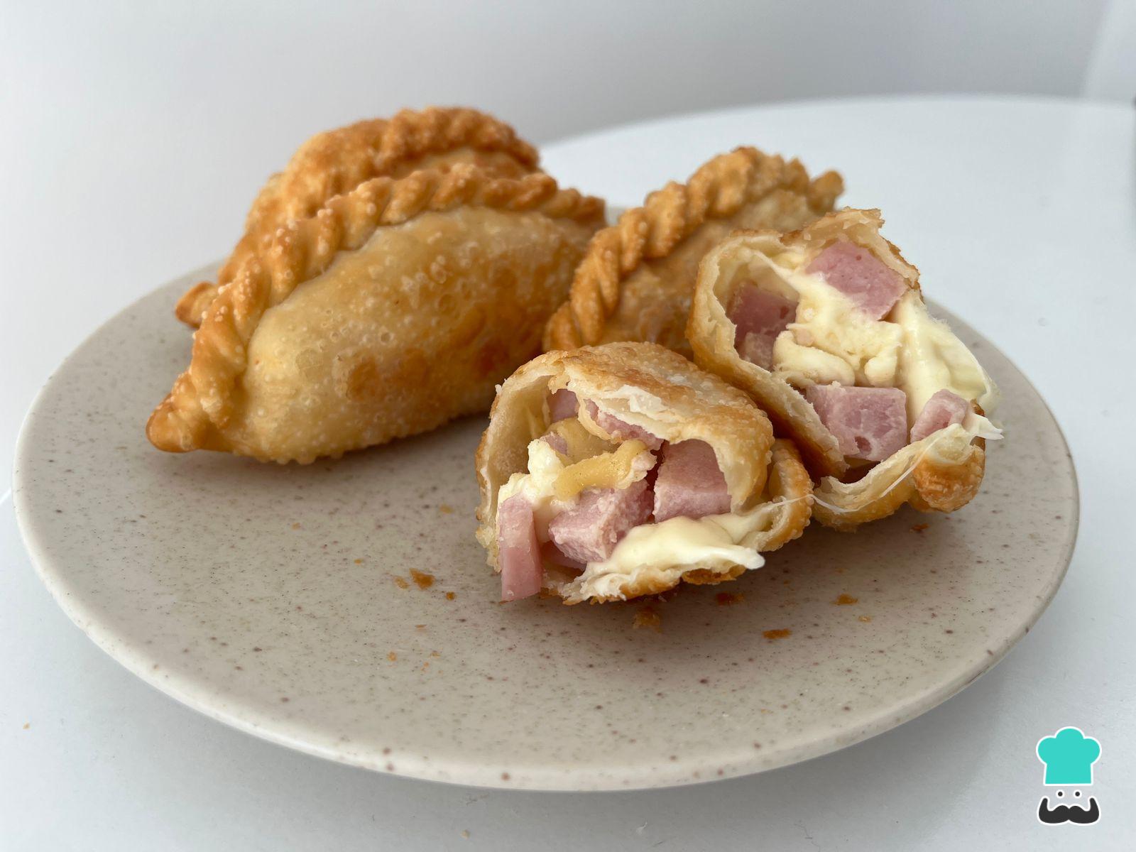 Receta Rápida De Empanadas De Jamón Y Queso (Sin Necesidad De Horno) Receta Rápida De Empanadas De Jamón Y Queso (Sin Necesidad De Horno)