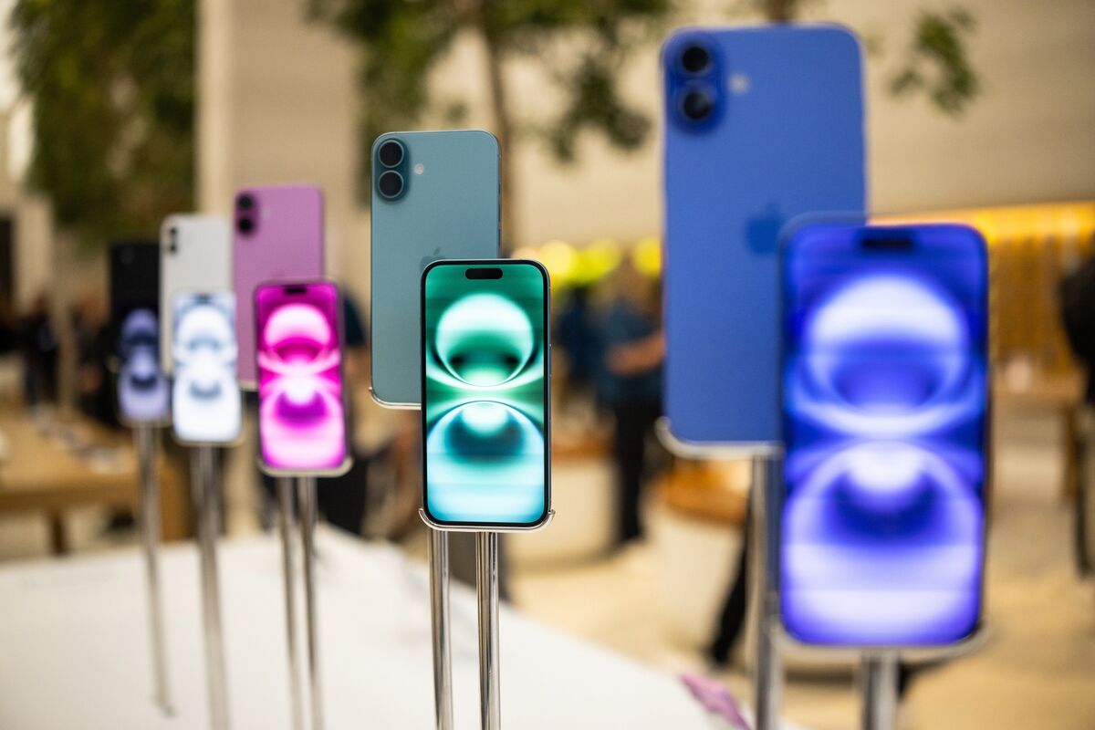 Rethinking LLM Siri: Apple's Approach To AI Enhancement Rethinking LLM Siri: Apple's Approach To AI Enhancement