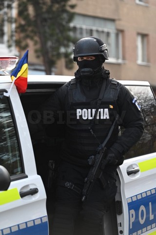 Revenirea Fraților Tate În România: Imagini De La Defilarea Prin Centrul Bucureștiului Revenirea Fraților Tate În România: Imagini De La Defilarea Prin Centrul Bucureștiului