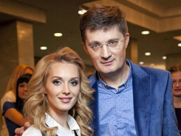 Ріанна: Несподіваний Вихід У Широких Джинсах Та Дорогих Прикрасах Ріанна: Несподіваний Вихід У Широких Джинсах Та Дорогих Прикрасах