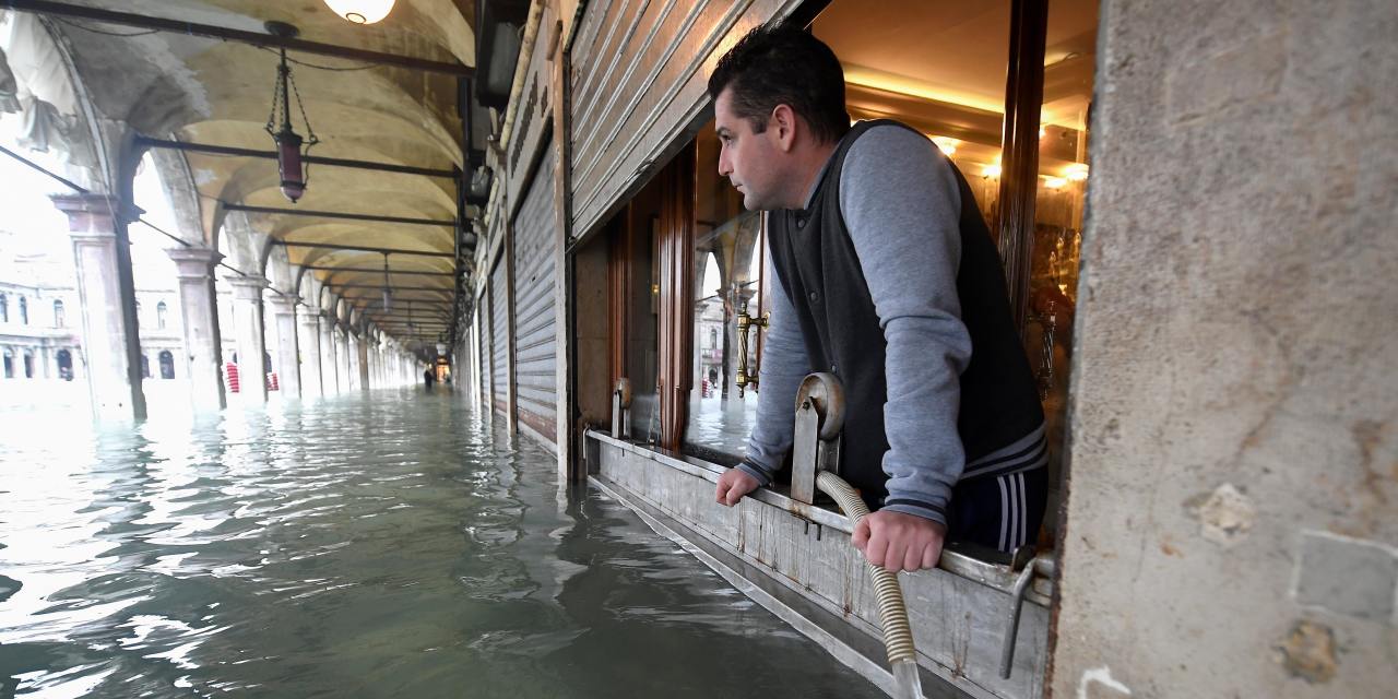 Rising Tides, Rising Solutions: The Fight To Save Venice From Submersion Rising Tides, Rising Solutions: The Fight To Save Venice From Submersion