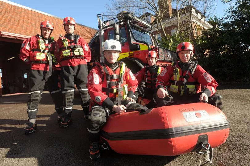 River Thames Rescue: Police Search For Missing Girl, 11