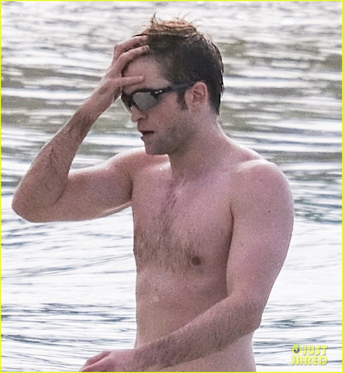 Robert Pattinson: More Than Just An Actor, A Diaper-Changing Expert Robert Pattinson: More Than Just An Actor, A Diaper-Changing Expert