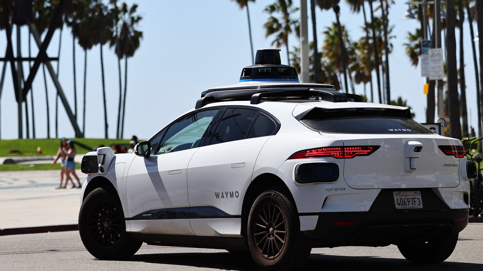 RoboTaxi Competition Heats Up: Uber And Waymo In Austin RoboTaxi Competition Heats Up: Uber And Waymo In Austin