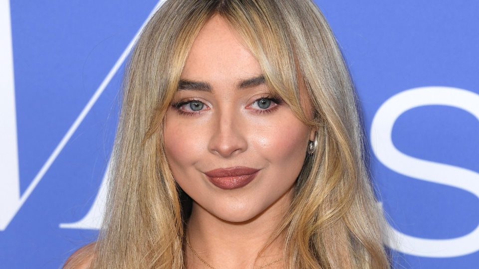 Sabrina Carpenter's Face Tee And Black Leggings: A Style Statement Sabrina Carpenter's Face Tee And Black Leggings: A Style Statement