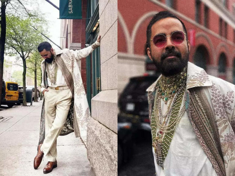 Sabyasachi Designs Shah Rukh Khan's Stunning Met Gala Look Sabyasachi Designs Shah Rukh Khan's Stunning Met Gala Look