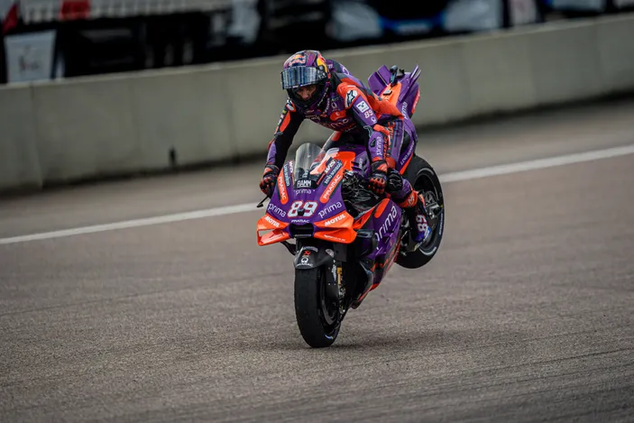 Saksikan Live Streaming MotoGP Inggris 2025 Sprint Race Jam 20.00 WIB Saksikan Live Streaming MotoGP Inggris 2025 Sprint Race Jam 20.00 WIB