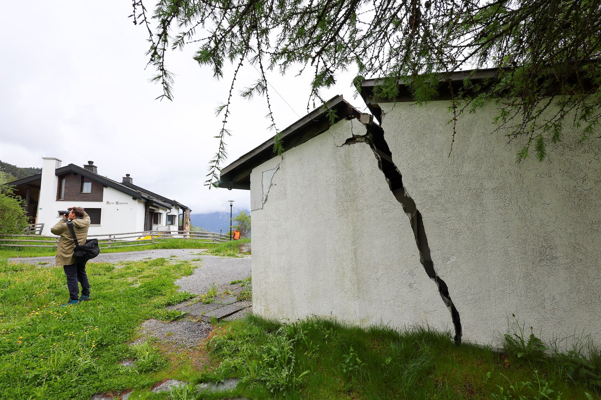 Serious Landslide Threatens Swiss Mountain Community Serious Landslide Threatens Swiss Mountain Community