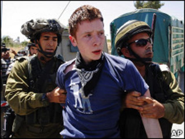 سفينة أسطول الحرية: وقائع الهجوم الإسرائيلي وضحاياه سفينة أسطول الحرية: وقائع الهجوم الإسرائيلي وضحاياه