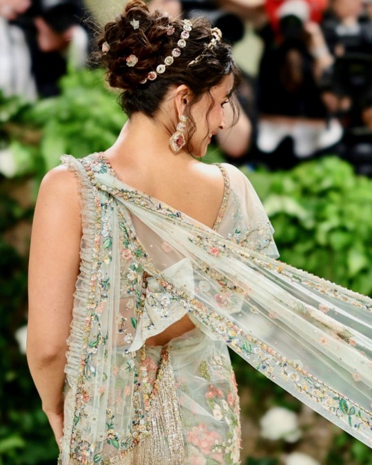 Shah Rukh Khan Makes Met Gala History In Sabyasachi Shah Rukh Khan Makes Met Gala History In Sabyasachi