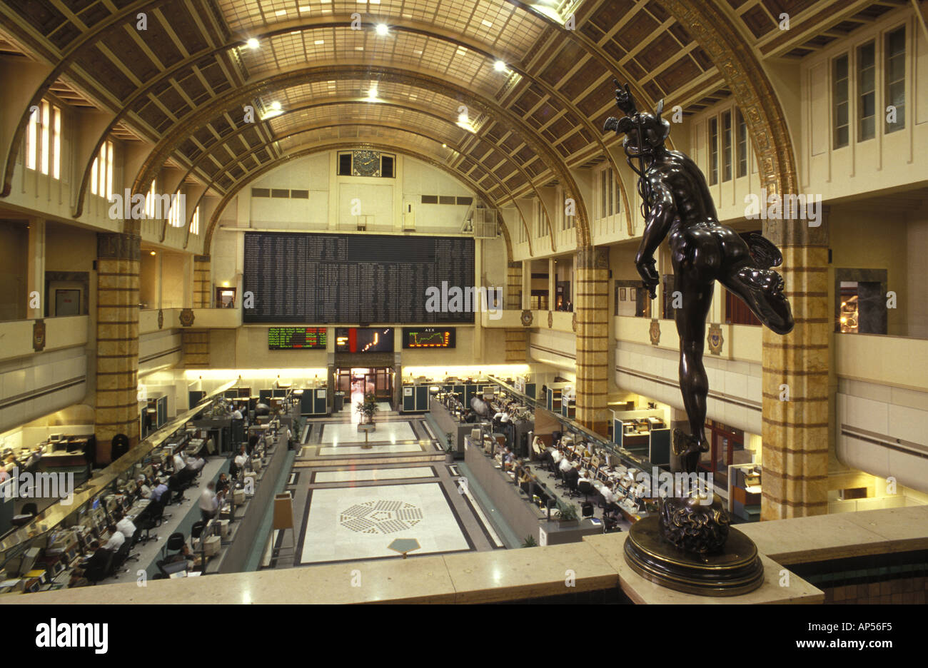 Sharp Decline In Amsterdam Stock Market: A Year's Low Sharp Decline In Amsterdam Stock Market: A Year's Low