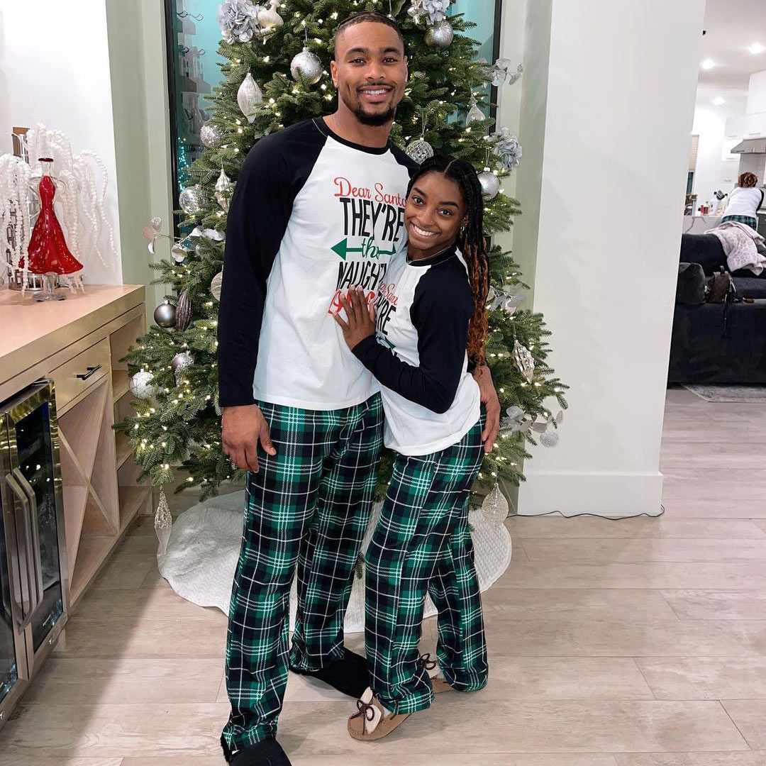 Simone Biles And Jonathan Owens Share Loved-Up Photos Featuring New Hairstyle Simone Biles And Jonathan Owens Share Loved-Up Photos Featuring New Hairstyle
