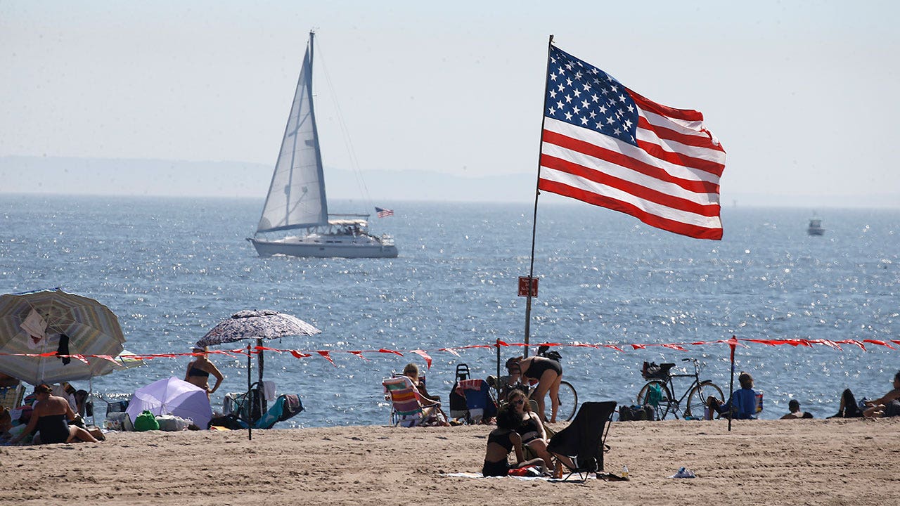 Smart Memorial Day Travel: When To Fly To Avoid Crowds In 2025 Smart Memorial Day Travel: When To Fly To Avoid Crowds In 2025