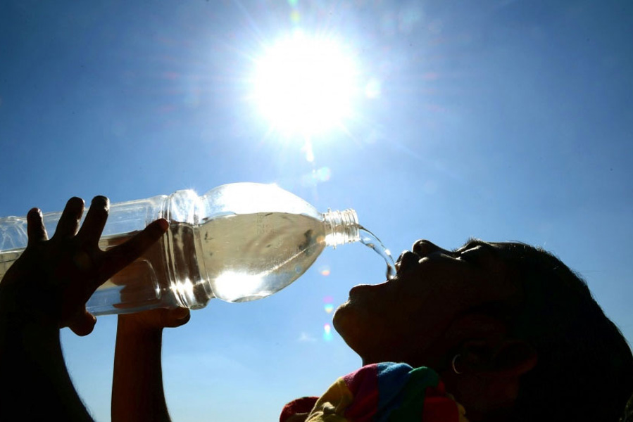 South Bengal Heatwave: 5 Districts Face Extreme Temperatures South Bengal Heatwave: 5 Districts Face Extreme Temperatures