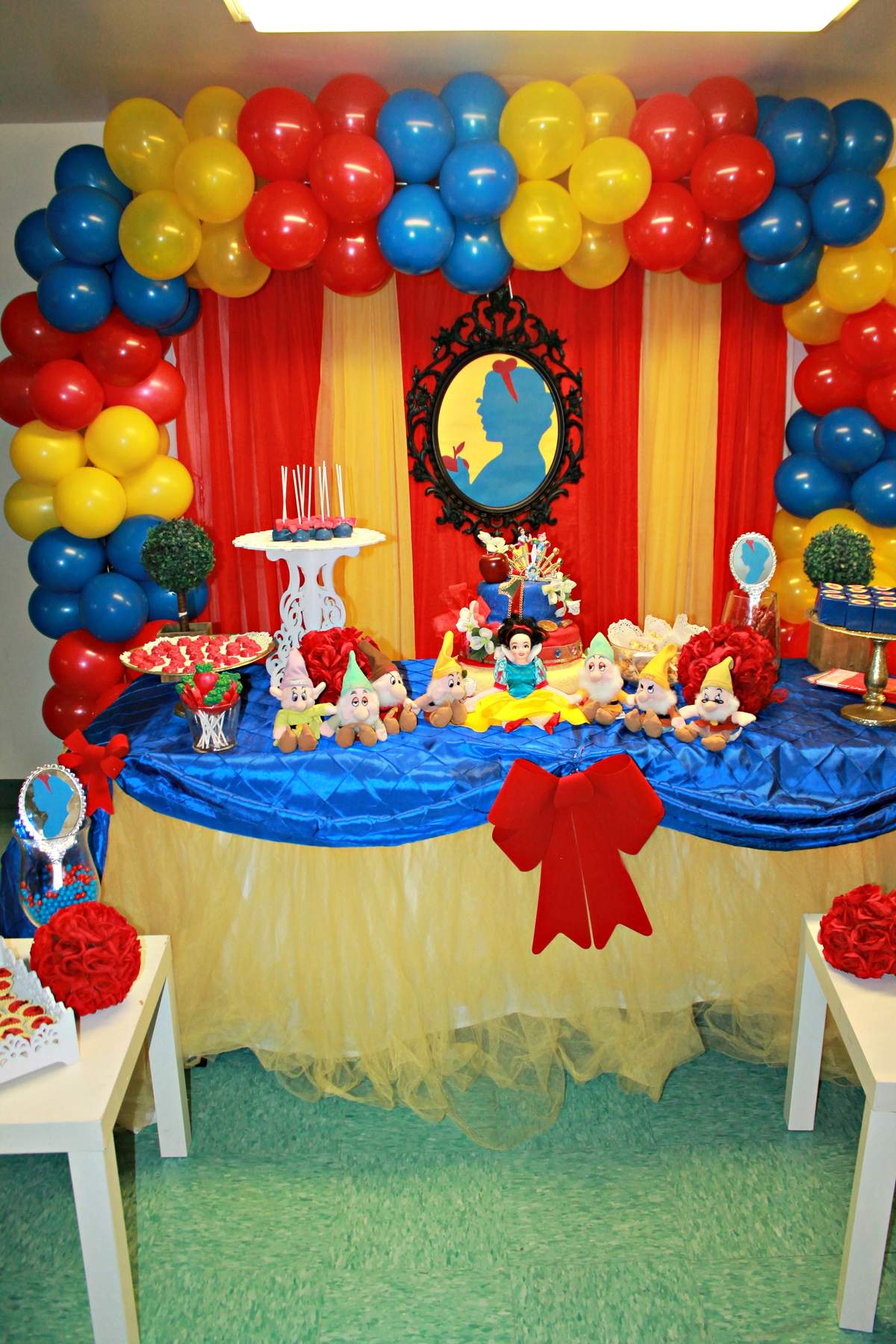 Spain's Tiny Snow White Birthday Party: A Case Of Low Turnout Spain's Tiny Snow White Birthday Party: A Case Of Low Turnout