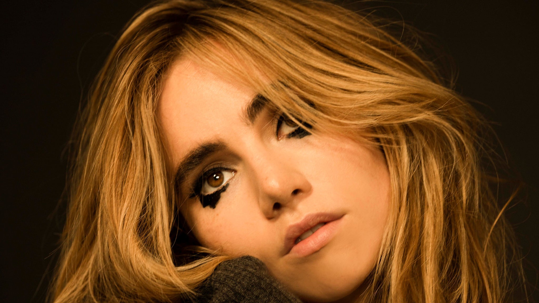 Suki Waterhouse's North American Tour: A Glimpse Inside The SURFACE Disco Suki Waterhouse's North American Tour: A Glimpse Inside The SURFACE Disco