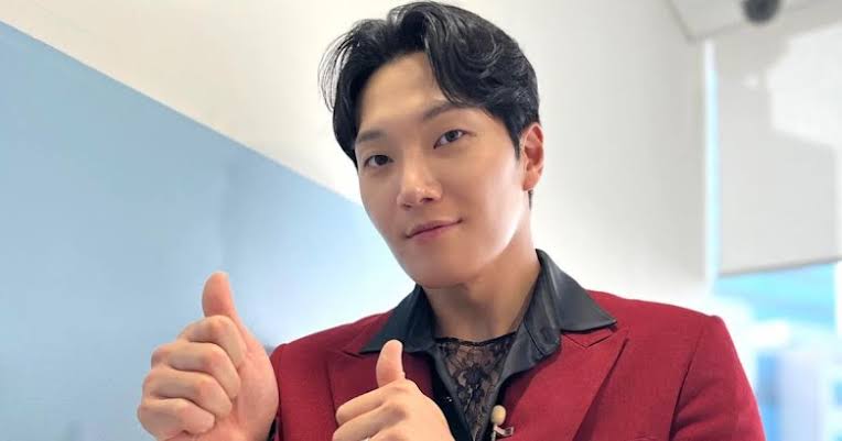 Sukses RM BTS: Nominasi AMAs 2025 Dan Kolaborasi Terbaru Dengan Tablo Sukses RM BTS: Nominasi AMAs 2025 Dan Kolaborasi Terbaru Dengan Tablo