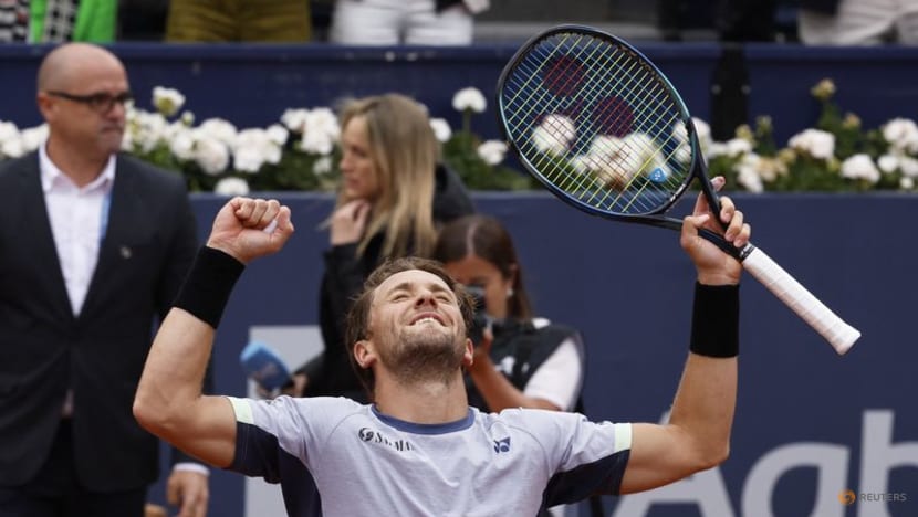 Swiatek's Strong Start At French Open 2024: Ruud And Tsitsipas' Unexpected Losses Swiatek's Strong Start At French Open 2024: Ruud And Tsitsipas' Unexpected Losses