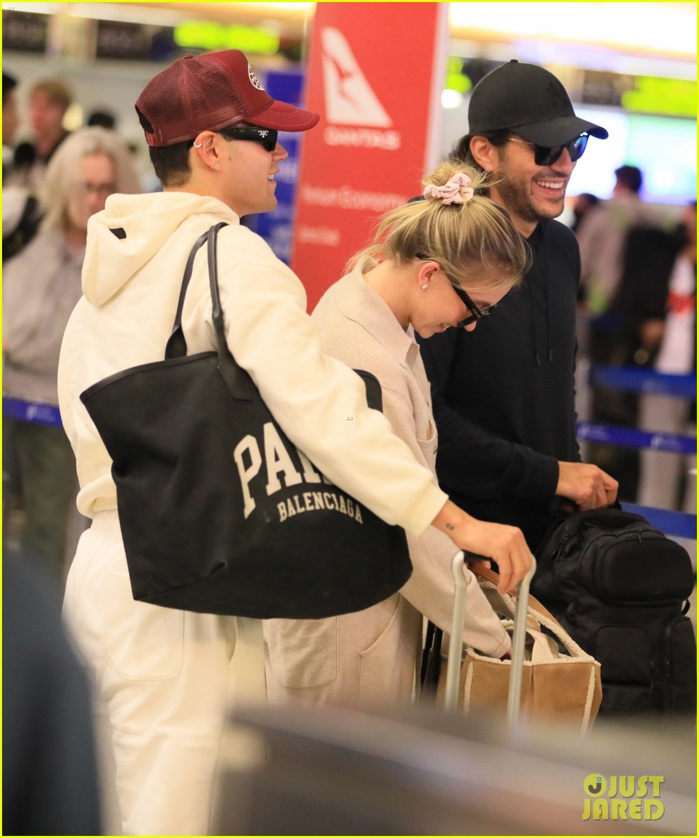 Sydney Sweeney And Jonathan Davino: Breakup Rumors Spark After Solo Hotel Stay Sydney Sweeney And Jonathan Davino: Breakup Rumors Spark After Solo Hotel Stay