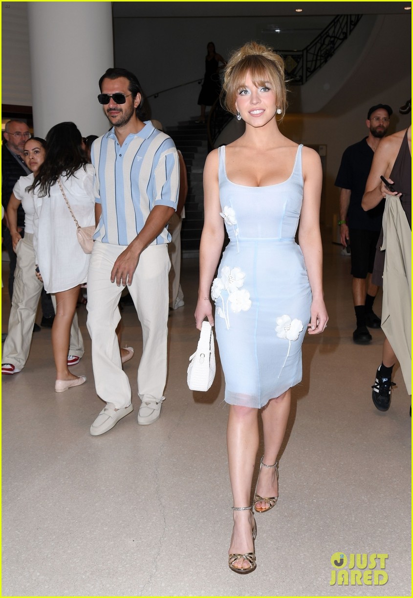Sydney Sweeney's $6M Mansion: Jonathan Davino Visit Fuels Breakup Rumors Sydney Sweeney's $6M Mansion: Jonathan Davino Visit Fuels Breakup Rumors