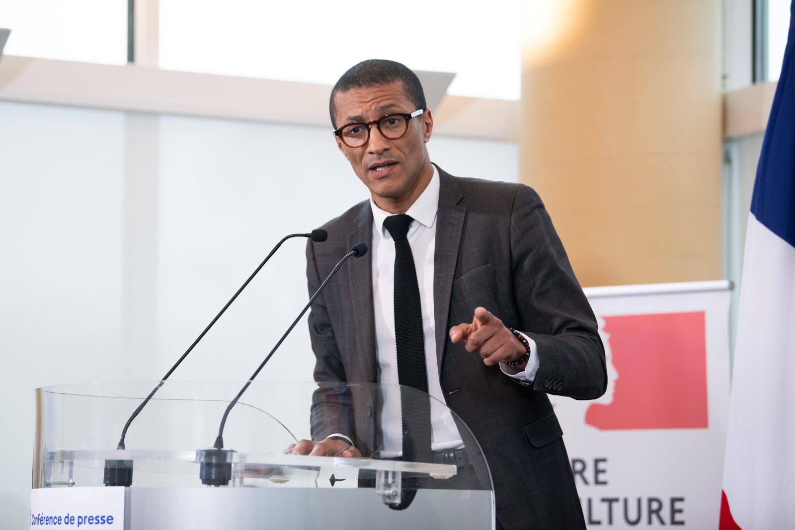 Tensions Au PS : Faure Contre Bouamrane, Un Début De Campagne Houleux Tensions Au PS : Faure Contre Bouamrane, Un Début De Campagne Houleux
