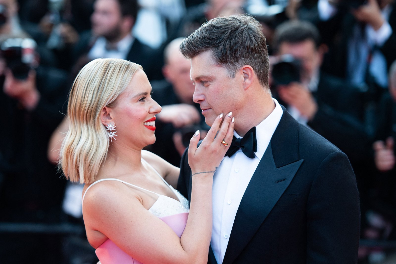 The Colin Jost-Scarlett Johansson Salary Difference: Examining Industry Standards The Colin Jost-Scarlett Johansson Salary Difference: Examining Industry Standards