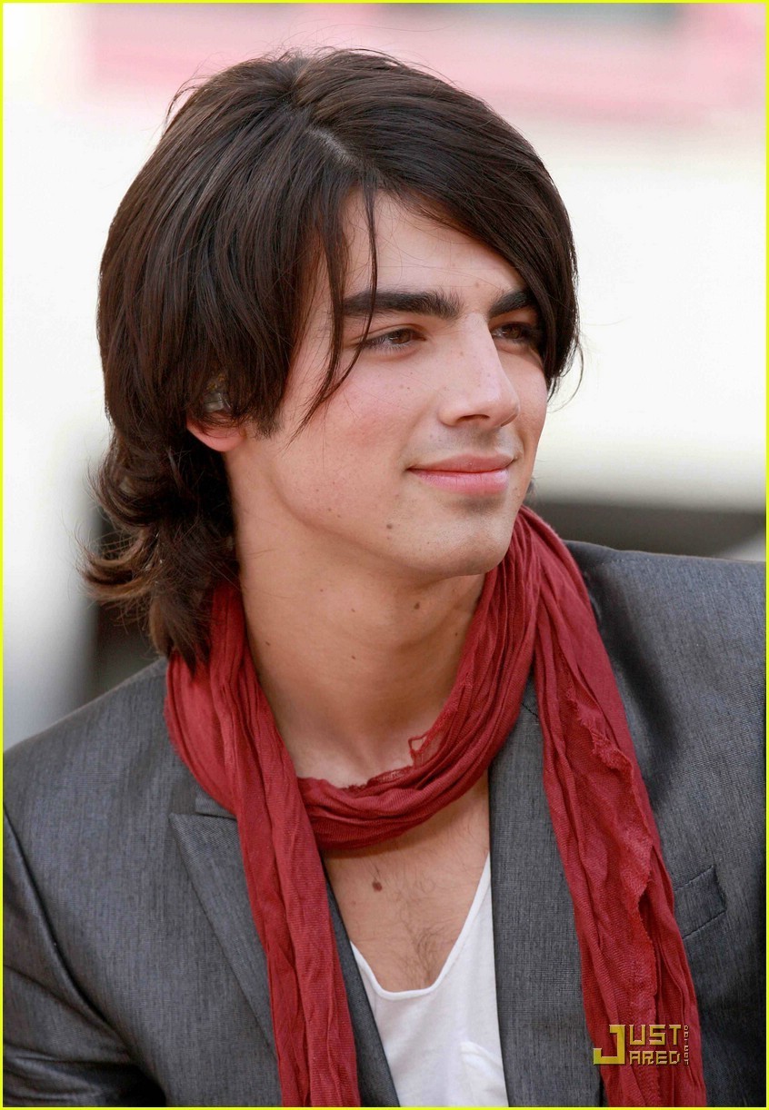 The Jonas Brothers' Joe Jonas: How He Handled A Couple's Fight The Jonas Brothers' Joe Jonas: How He Handled A Couple's Fight