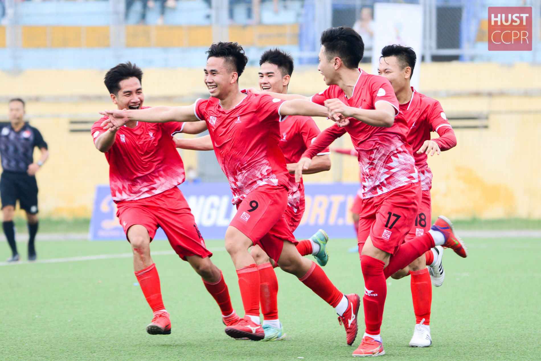 Trận Đấu Mở Màn Chung Kết: Sức Nóng Bóng Đá Sinh Viên