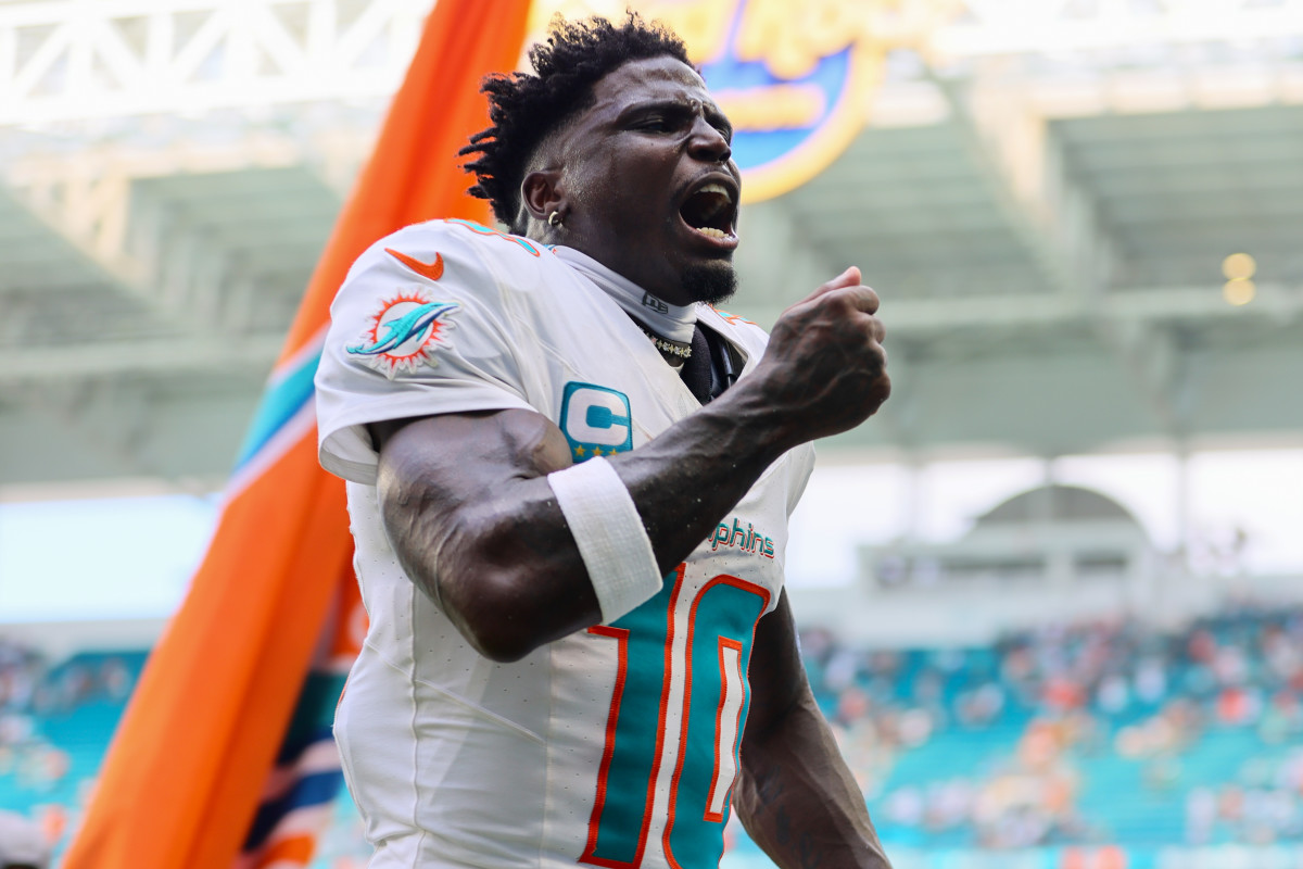 Tyreek Hill Vs. Noah Lyles: Michael Johnson's Expert Opinion On The Hypothetical Race Tyreek Hill Vs. Noah Lyles: Michael Johnson's Expert Opinion On The Hypothetical Race