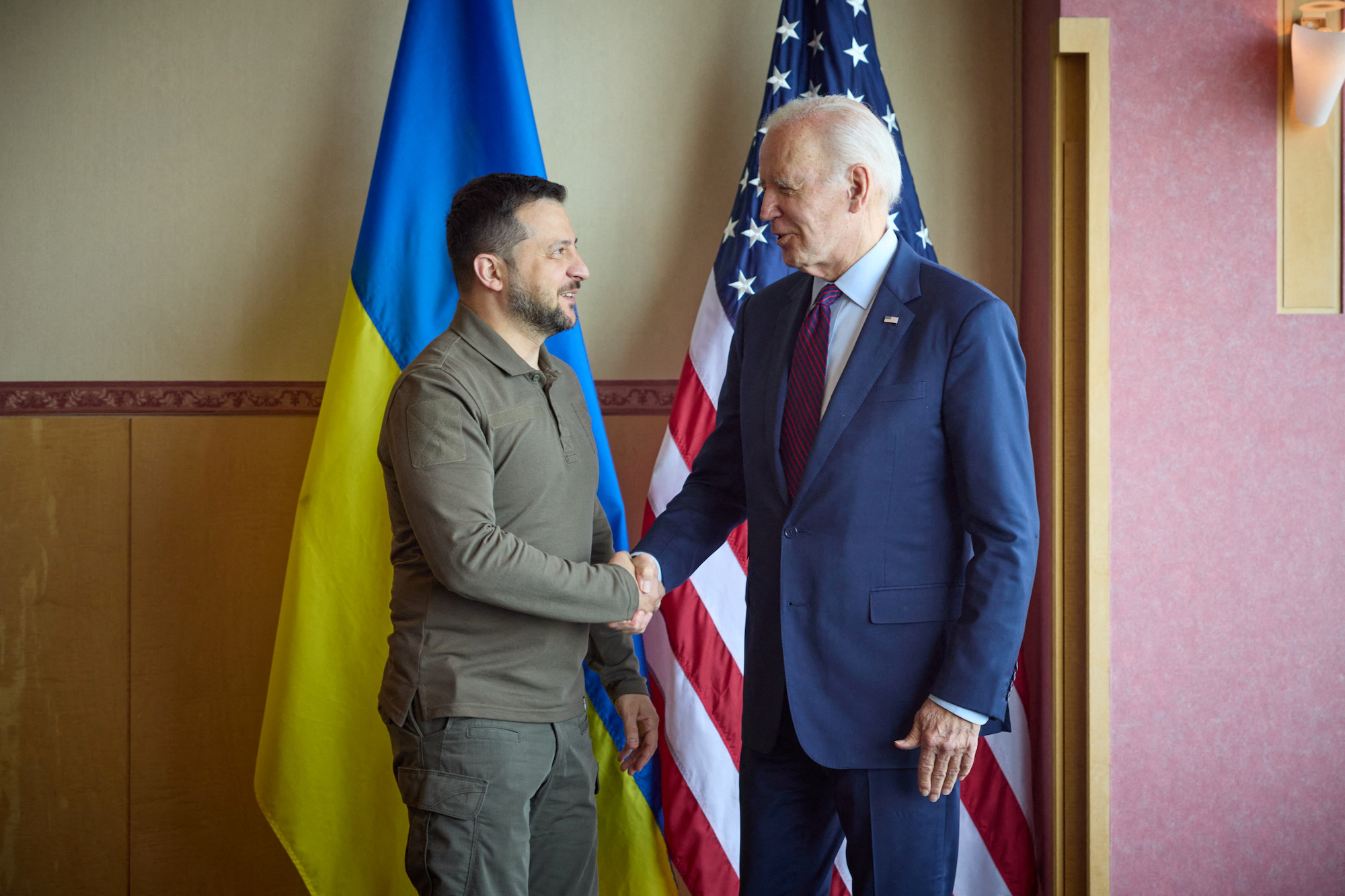 Ukraine Peace Talks: Zelensky Seeks Trump's Involvement Ukraine Peace Talks: Zelensky Seeks Trump's Involvement