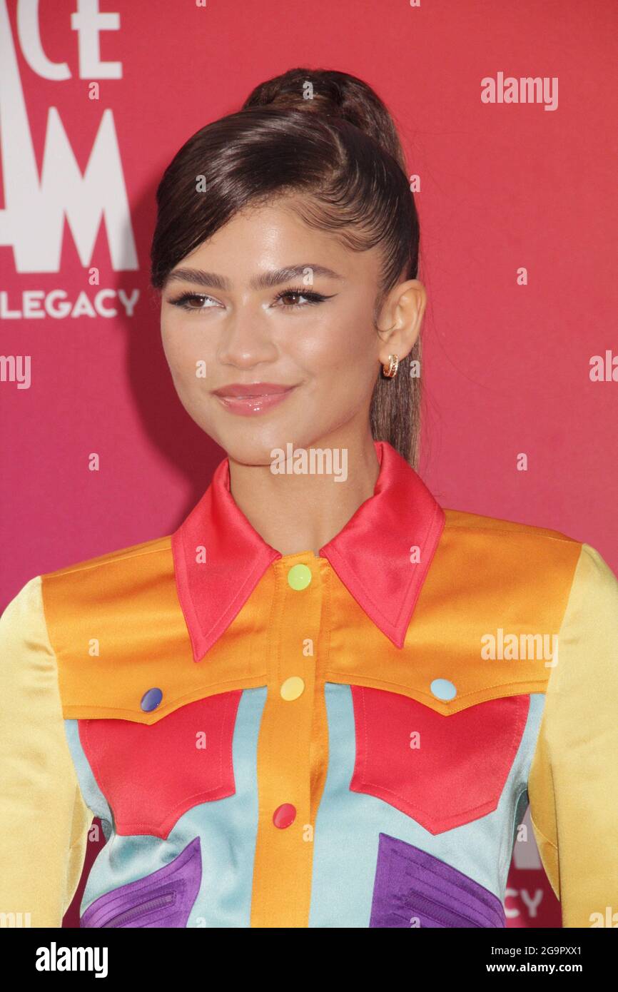 Unexpected Twists In Zendaya's Upcoming Space Film Unexpected Twists In Zendaya's Upcoming Space Film