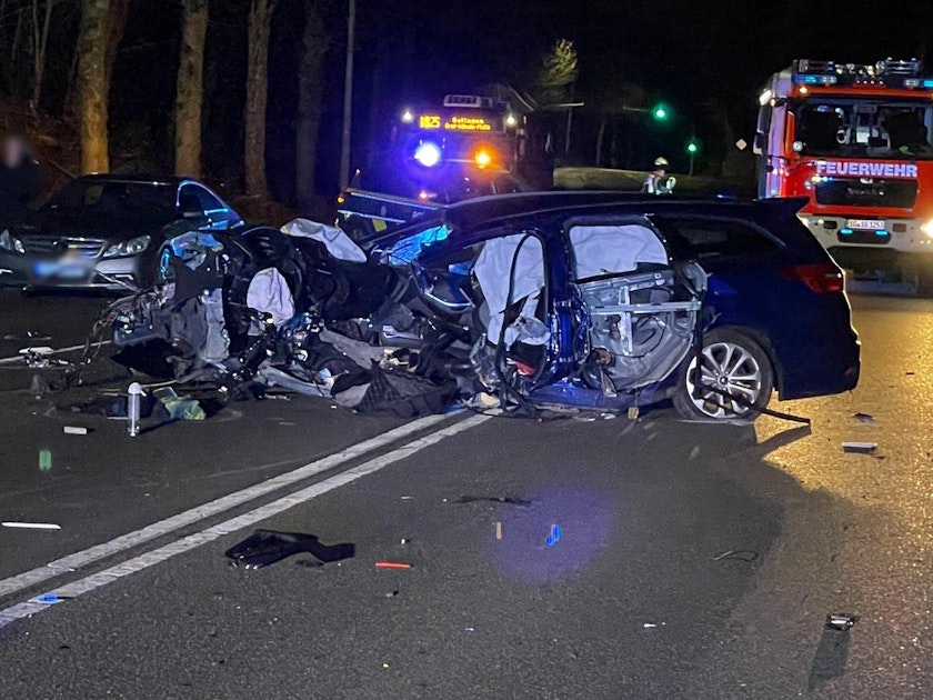 Unfall In Stemwede: Auto Prallt Gegen Baum – Fahrer Aus Bad Essen Verletzt Unfall In Stemwede: Auto Prallt Gegen Baum – Fahrer Aus Bad Essen Verletzt
